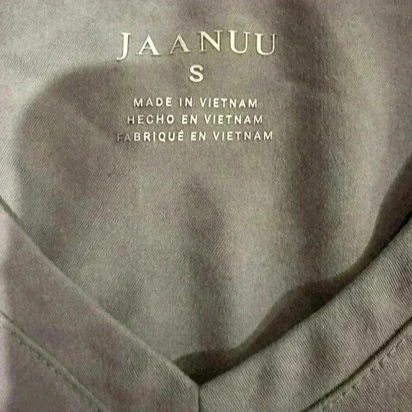 Jaanuu Grey Scrub Top Size Small - Picture 2 of 2